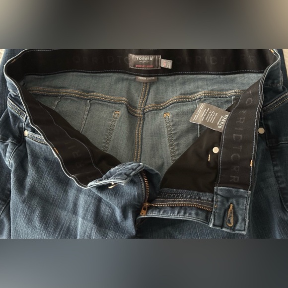 Torrid: Women’s Premium Stretch Bombshell Skinny Jeans- Size 20XT - Picture 7 of 13